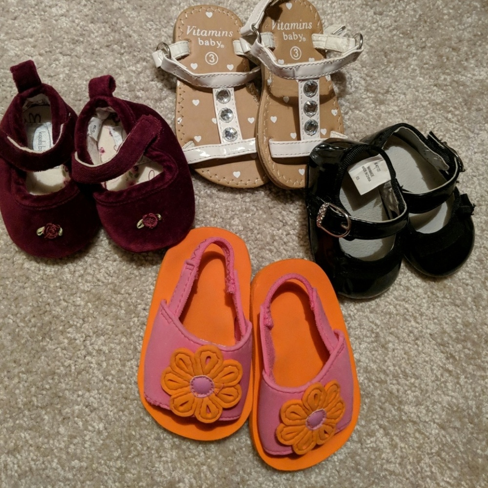 4 pairs of baby shoes.
